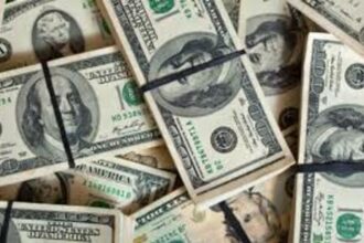 Dólar encerra último pregão em queda, cotado a R$ 5,81