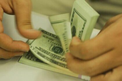 Dólar fecha em alta e é cotado a R$ 5,75
