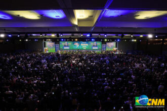 Prefeitos encerram Marcha com carta que cobra apoio à PEC da Sustentabilidade Fiscal e alerta para crise nos municípios