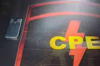 Aparelho celular furtado há 3 anos é encontrado abandonado em rua de Goianésia