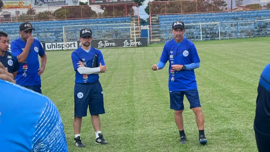 Betinho muda o tom e aposta na liberdade criativa para reerguer o Goianésia na Série D