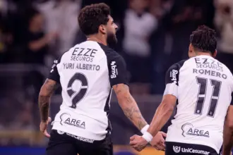Corinthians sofre com o VAR, mas vence o Inter de virada com hat-trick de Yuri Alberto