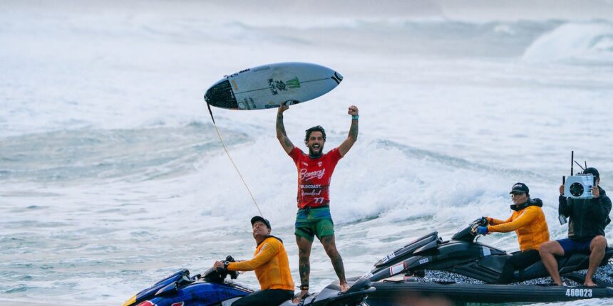 Surfe: Filipe Toleto conquista título da etapa de Gold Coast