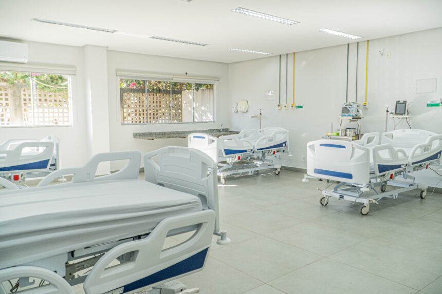 Prefeita Luciana participa da entrega da reforma da Sala Vermelha da UPA