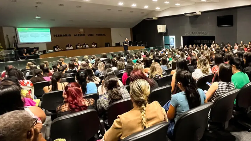 Profissionais da educação de Goianésia participam de capacitação sobre transtornos e síndromes raras promovida pelo CREC