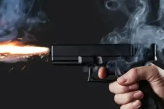 Sargento da PM mata mulher e atira na filha dentro de clínica médica