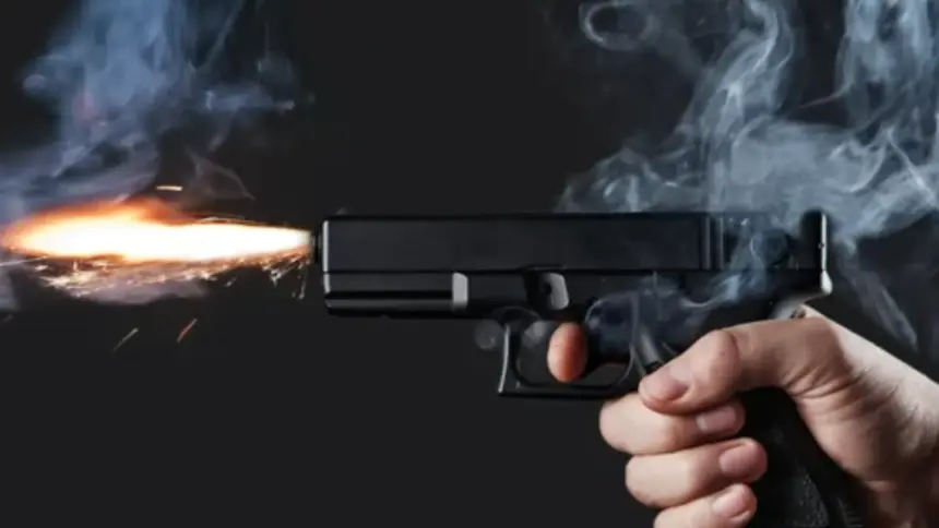 Sargento da PM mata mulher e atira na filha dentro de clínica médica Sargento da PM mata mulher e atira na filha dentro de clínica médica