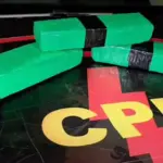 Traficante é flagrado com mala de drogas em Jaraguá após denúncia de moradores