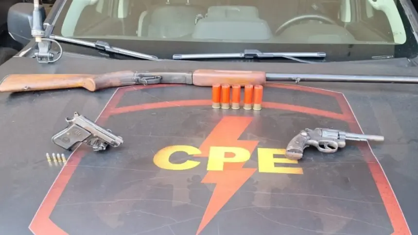 Três armas de fogo são apreendidas durante patrulhamento na região leste de Goianésia