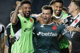 Léo Jardim salva e Vasco elimina o Operário-PR na Copa do Brasil; Grêmio é eliminado