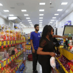 Comércio pressiona governo por revogação de portaria que limita funcionamento aos domingos e feriados