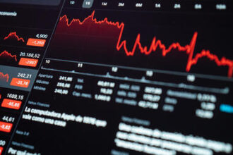 Ibovespa encerra último pregão em alta de 0,51%, a 137.128 pontos