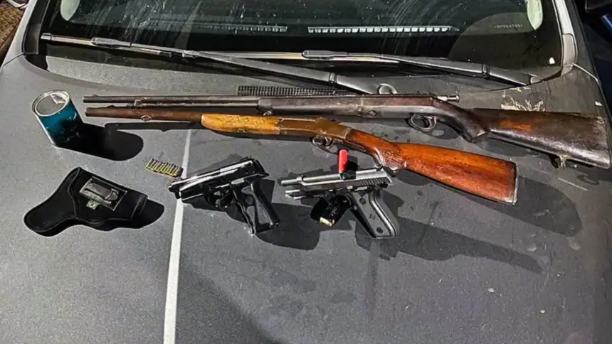 Durante operação policial, CPE recupera carro roubado e apreende 3 armas de fogo