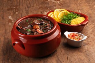 5 receitas fáceis e deliciosas de feijoada vegana