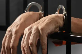 Homem é preso após tentar invadir hotel em Goianésia e ameaçar ex-companheira de morte