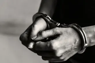 Madrasta é presa em flagrante por maus-tratos contra criança de 9 anos em Goianésia