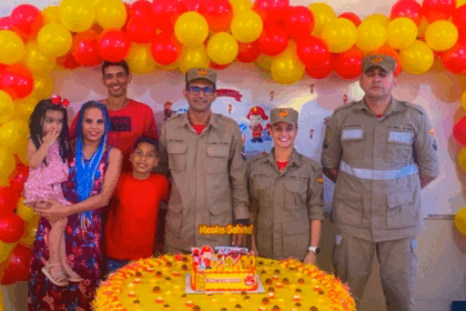 Menino de 10 anos em Goianésia realiza sonho ao receber visita de viaturas do Corpo de Bombeiros