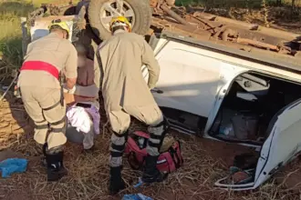 Motorista fica ferido após capotamento na GO-080, próximo ao aterro sanitário de Goianésia