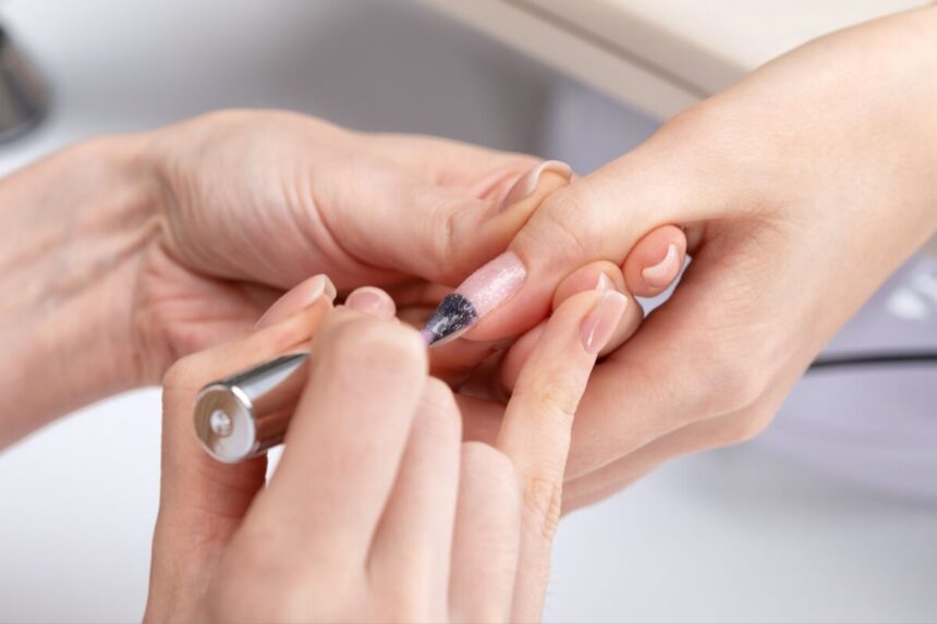 Veja como evitar contaminações ao usar esmalte no salão de beleza