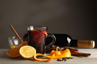 Aprenda a preparar o vinho quente perfeito para a sua festa junina