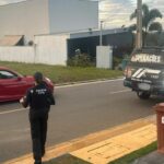 Polícia Civil faz operação e fecha loja de veículos de luxo usada para aplicar golpes em centenas de vítimas de Goiânia