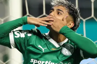 Palmeiras bate o Grêmio e cola em Cruzeiro e Flamengo no Brasileirão