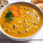 7 receitas de caldos e cremes leves para os dias frios