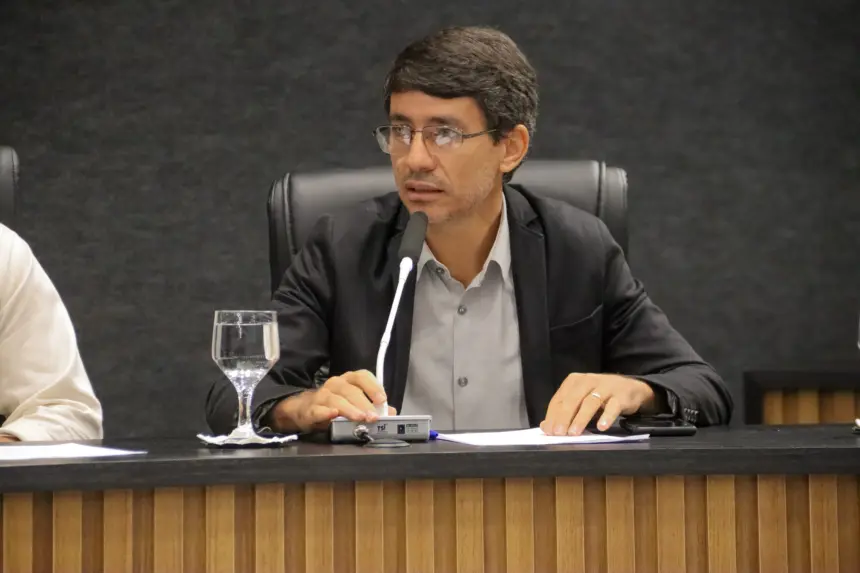 Câmara de Goianésia aprova requerimento para garantir abafadores de ruído a crianças autistas na rede municipal de ensino Câmara de Goianésia aprova requerimento para garantir abafadores de ruído a crianças autistas na rede municipal de ensino