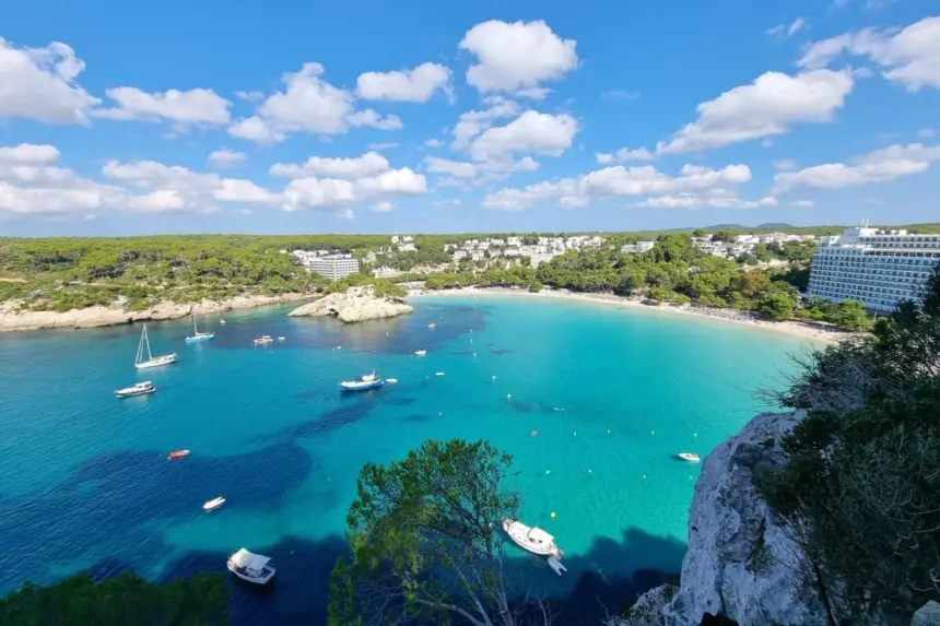 Descubra os melhores meses para visitar Menorca