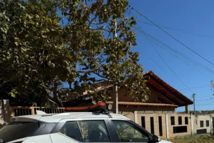 PCGO cumpre mandados judiciais contra associação criminosa ligada ao tráfico após investigação de homicídio, em Alexânia