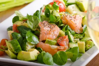 7 saladas ricas em proteínas para o almoço