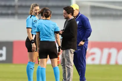 Arthur Elias cobra Conmebol por estrutura da Copa América Feminina