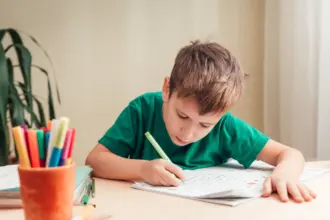 4 dicas práticas para estimular a escrita à mão em crianças