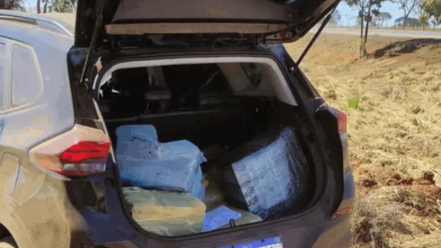 Cerca de 200 kg de maconha são apreendidos na BR-060 Cerca de 200 kg de maconha são apreendidos na BR-060