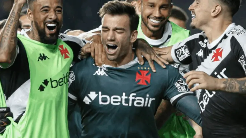 Goleiro do Vasco expulso por cera tem hematoma e contusão por trauma, aponta exame