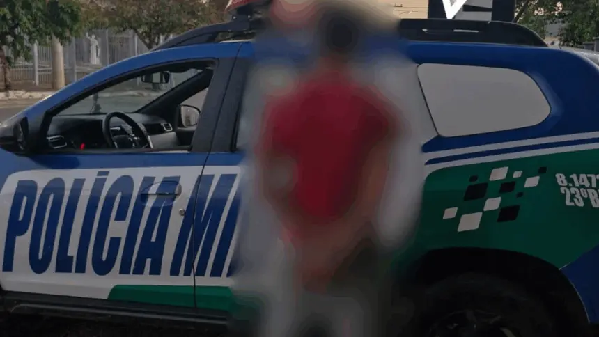 Homem é preso em flagrante após agredir tio e furtar celular da avó para pagar dívida com traficantes em Goianésia Homem é preso em flagrante após agredir tio e furtar celular da avó para pagar dívida com traficantes em Goianésia
