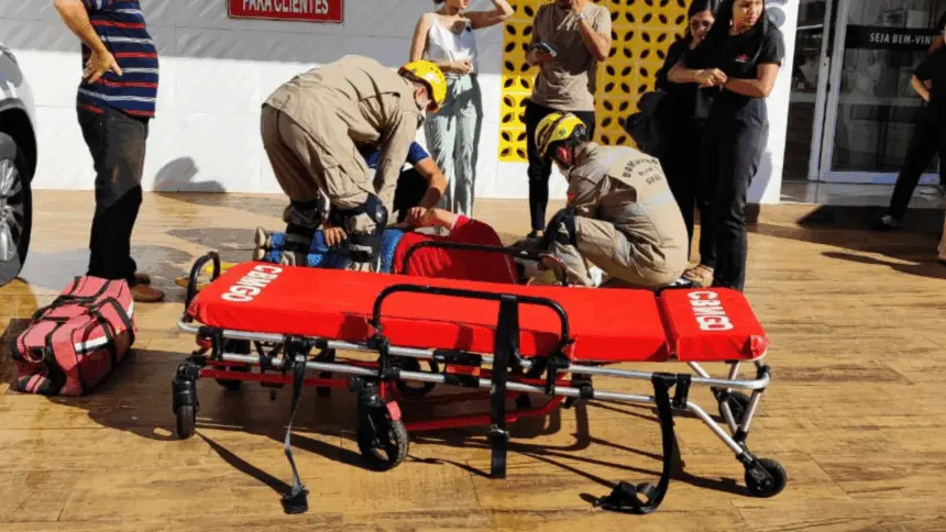 Homem sofre queda de mais de 3 metros de altura e é socorrido pelos bombeiros de Goianésia