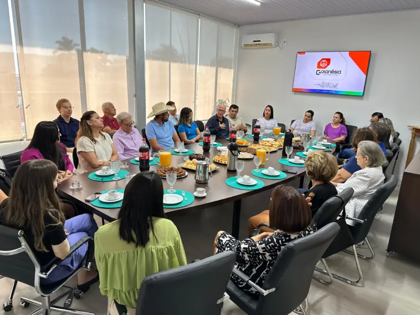 Pecuária Para Todos: Instituições se reúnem na prefeitura para agradecer pelos alimentos arrecadados