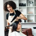 7 sinais de que seus produtos capilares estão fazendo mal à saúde