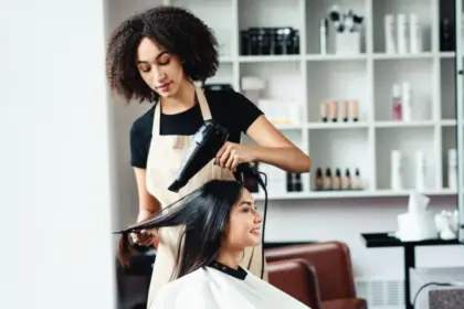 7 sinais de que seus produtos capilares estão fazendo mal à saúde