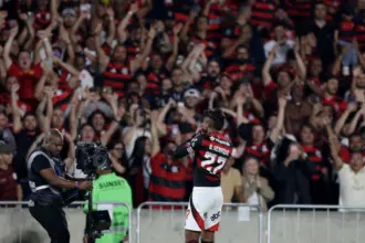 Flamengo bate Inter e fica a um empate em Porto Alegre para alcançar as quartas da Libertadores