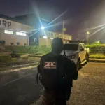 PCGO prende em flagrante investigado por posse de arma de fogo de uso restrito em Anápolis em investigação de tráfico de drogas