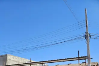 PCGO cumpre mandado de busca em ponto de reciclagem usado para receptação de cabos telefônicos furtados, em Caldas Novas