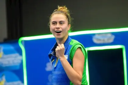 Takahashi bate australiana em estreia no Europe Smash de tênis de mesa