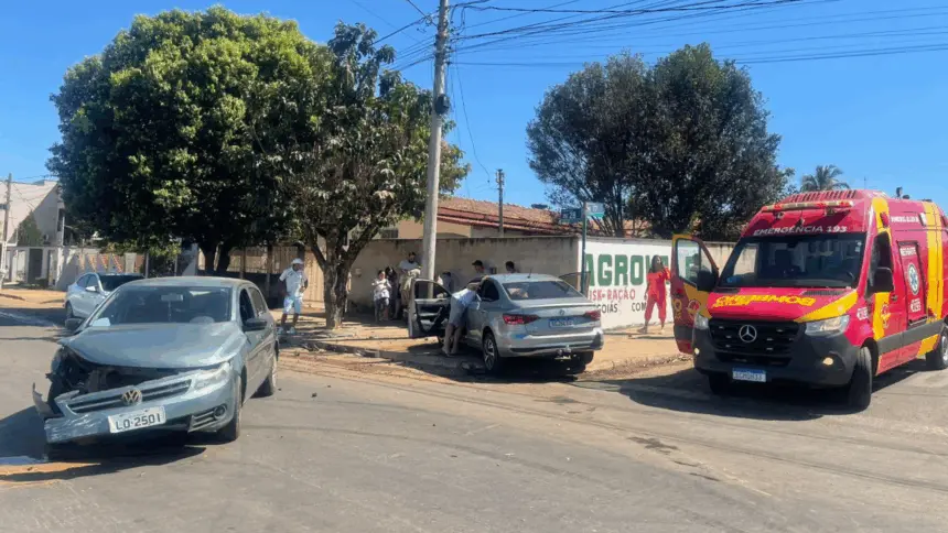 Colisão entre dois carros deixa homem ferido no Setor Oeste, em Goianésia