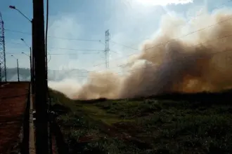 Fumaça e fuligem das queimadas: risco à rede elétrica antes mesmo do fogo
