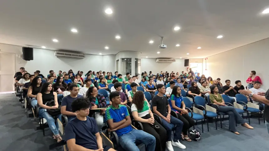 Fundação Crescer inicia segunda turma do curso de Auxiliar Administrativo 2025 em parceria com o Cotec