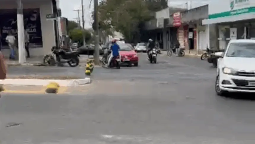 Grave acidente entre motos deixa dois feridos no Bairro Carrilho, em Goianésia