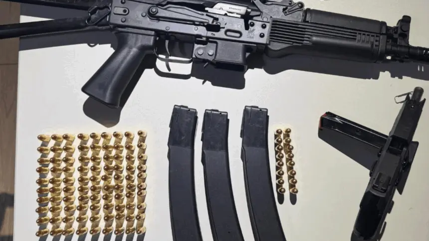 Homem é preso por ameaça e porte ilegal de armas após caso de violência doméstica em Barro Alto