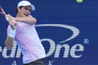 João Fonseca vence estreia contra sérvio e vai à 2ª rodada do US Open